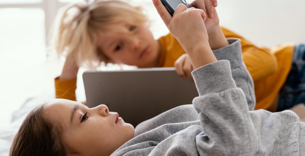O avanço da tecnologia no cotidiano tem transformado a forma como crianças aprendem, se comunicam e se relacionam com o mundo (Foto/Divulgação)