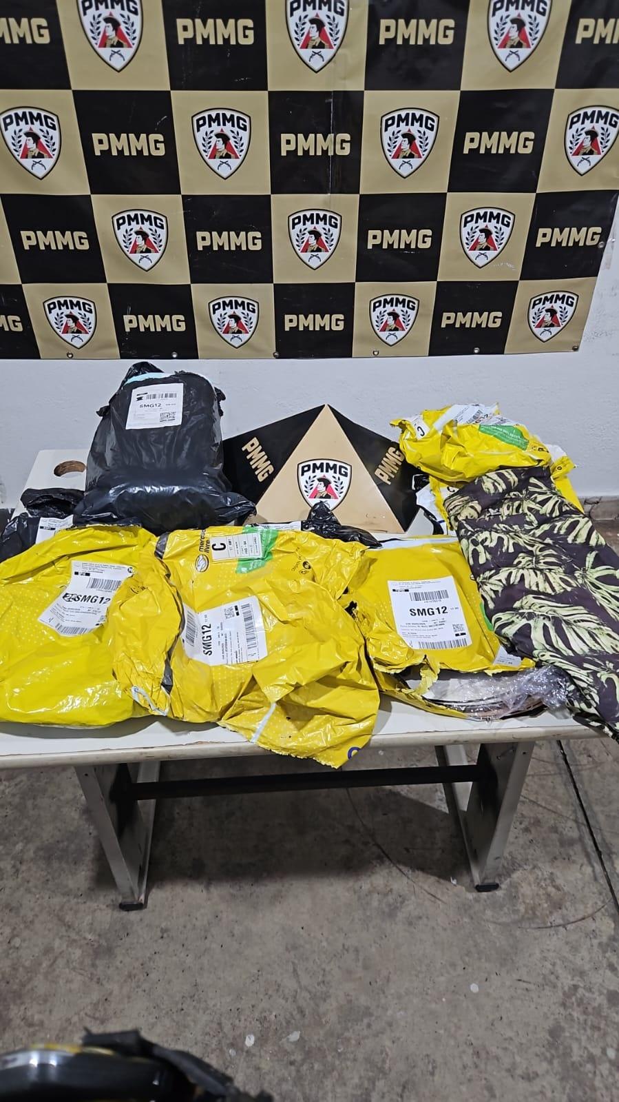 Parte da carga roubada de van de entregas do Mercado Livre foi recuperada pela Polícia Militar durante diligências realizadas em Delta (Foto/Divulgação)