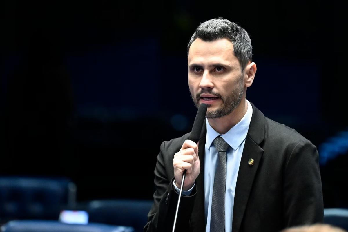 Cleitinho Azevedo aparece em pesquisas, mas ainda não confirmou pré-candidatura ao governo de Minas Gerais (Foto: Carlos Moura/Agência Senado)