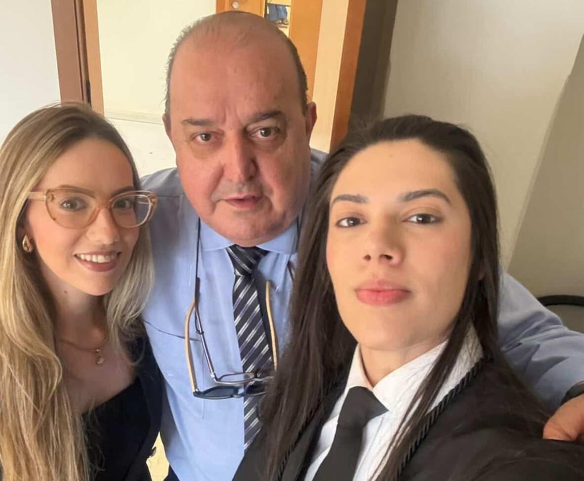 A estagiária Ana Gabriela e os advogados Leuces Teixeira e Ana Luíza (Foto/Divulgação)