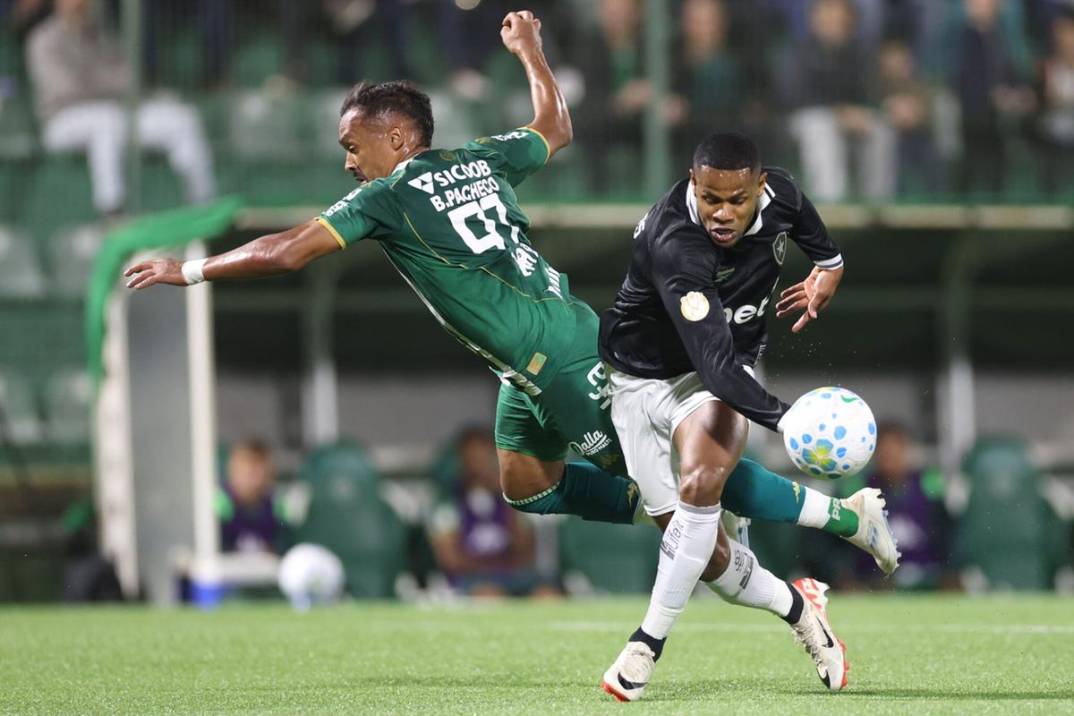 Equipe catarinense bateu o time carioca por 2 a 0 na Arena Condá e garantiu classificação no placar agregado. (Foto/Reprodução)