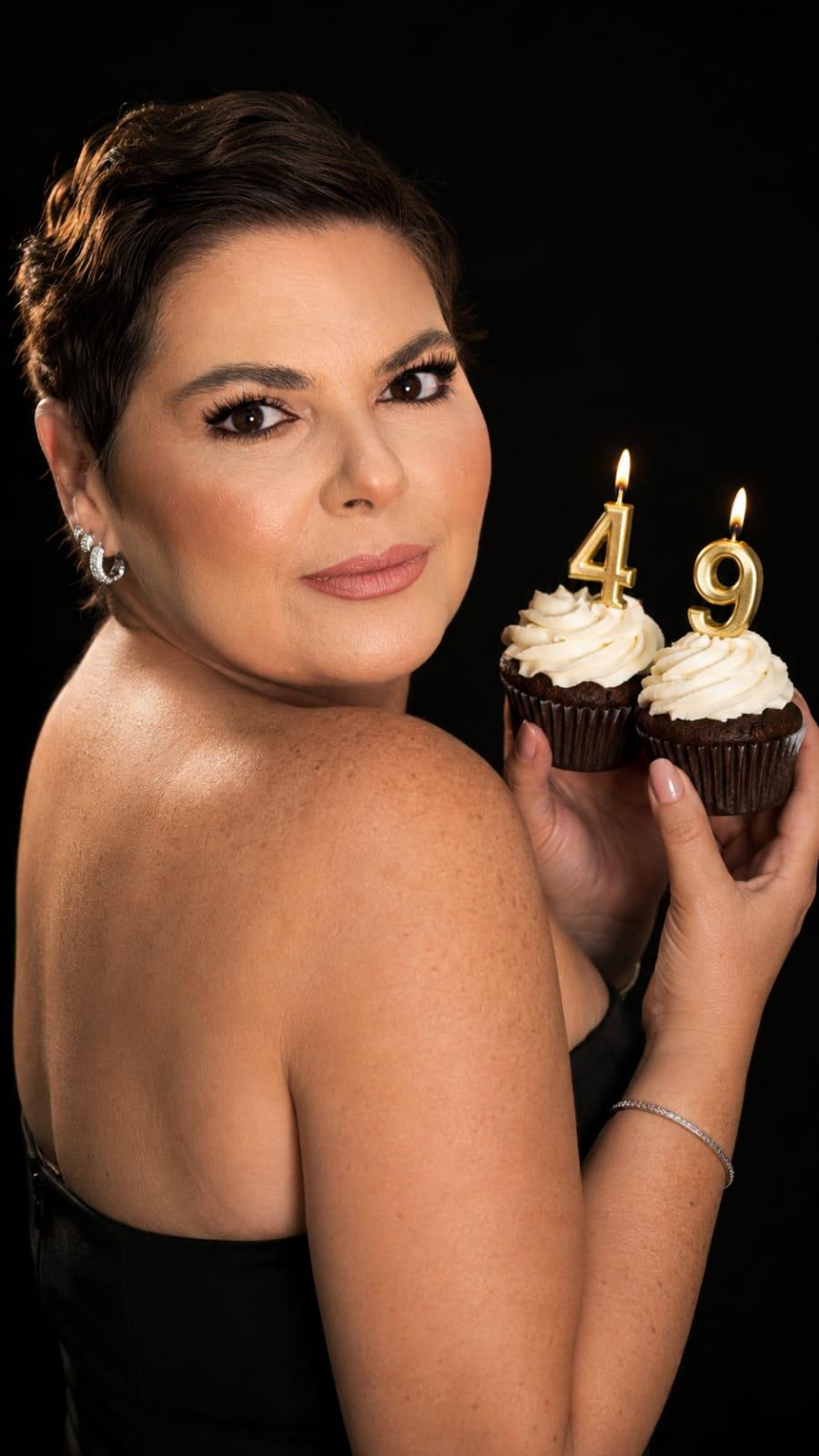 Parabéns para você! A queridíssima Paula Cussi comemora mais um ano de vida no dia 16/05. Muitas felicidades hoje e sempre! (Foto/Divulgação)