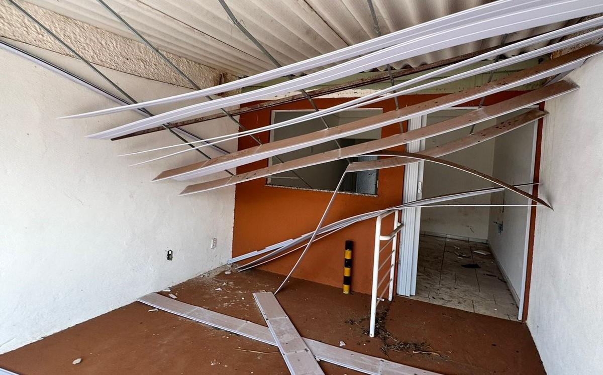 Sem ocupação, o imóvel foi alvo, no início do mês, de furto e depredação, sendo que autores teriam sido presos e parte do material foi recuperada (Foto/Divulgação)