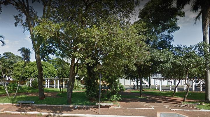 Praça Doutor Carlos Terra, no bairro São Benedito, onde a Polícia Militar localizou e prendeu o suspeito, que tinha mandado de prisão em aberto por tentativa de latrocínio (Foto/Divulgação)