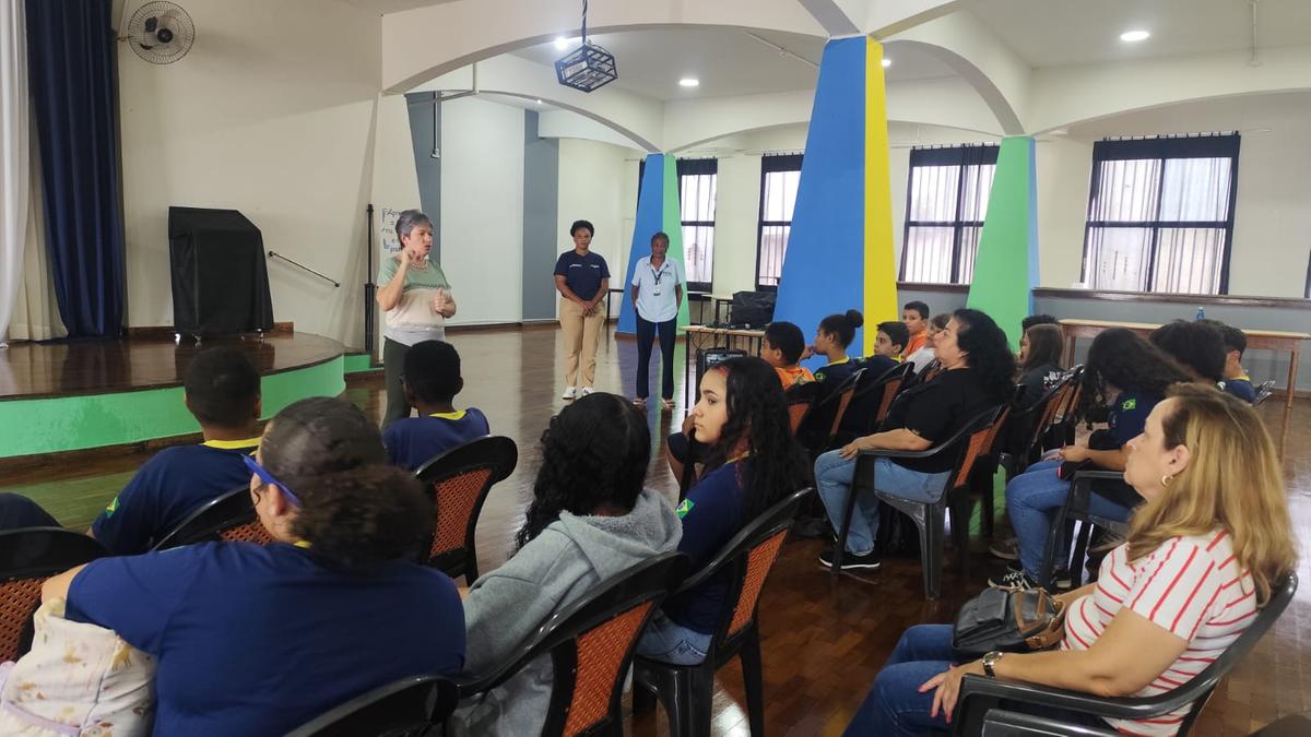 Estudantes participaram de ação de aproximação com o mercado de trabalho e conheceram projetos desenvolvidos pela instituição (Foto/Divulgação)
