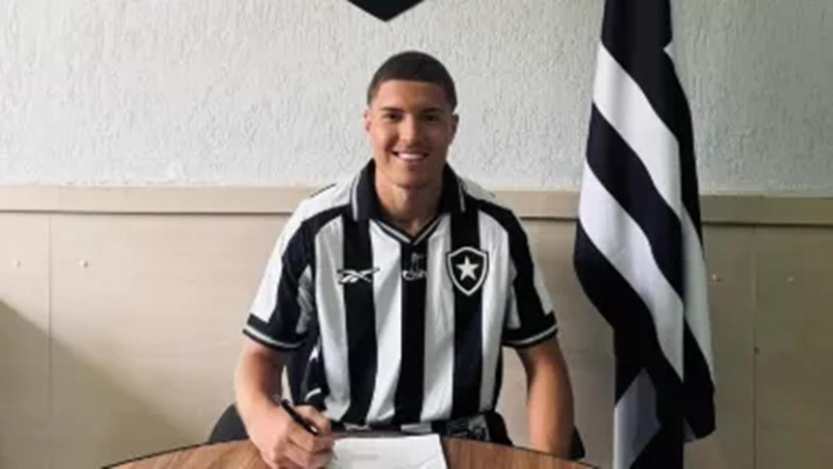 Titular da equipe de base, Rogerinho vive bom momento no clube carioca (Foto/Redes Sociais)