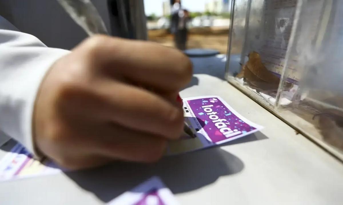 A aposta mínima com 15 números da Lotofácil custa R$ 3,50 (Foto/Marcelo Camargo/Agência Brasil)