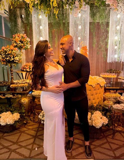 O lar de Mariana Maia e Rodrigo Carlos está prestes a ganhar mais luz e alegria com a chegada do pequeno Bernardo. O casal vive a doce expectativa da espera, e o herdeiro, que já é imensamente amado por toda a família e amigos, promete ser o centro das atenções. Que venha com muita saúde (Foto/Arquivo pessoal)