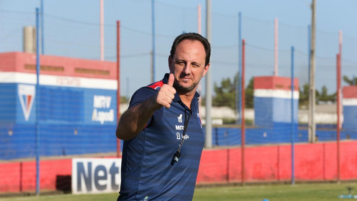 Pressionado, Rogério Ceni corre perigo no Bahia. (Foto/Arquivo)