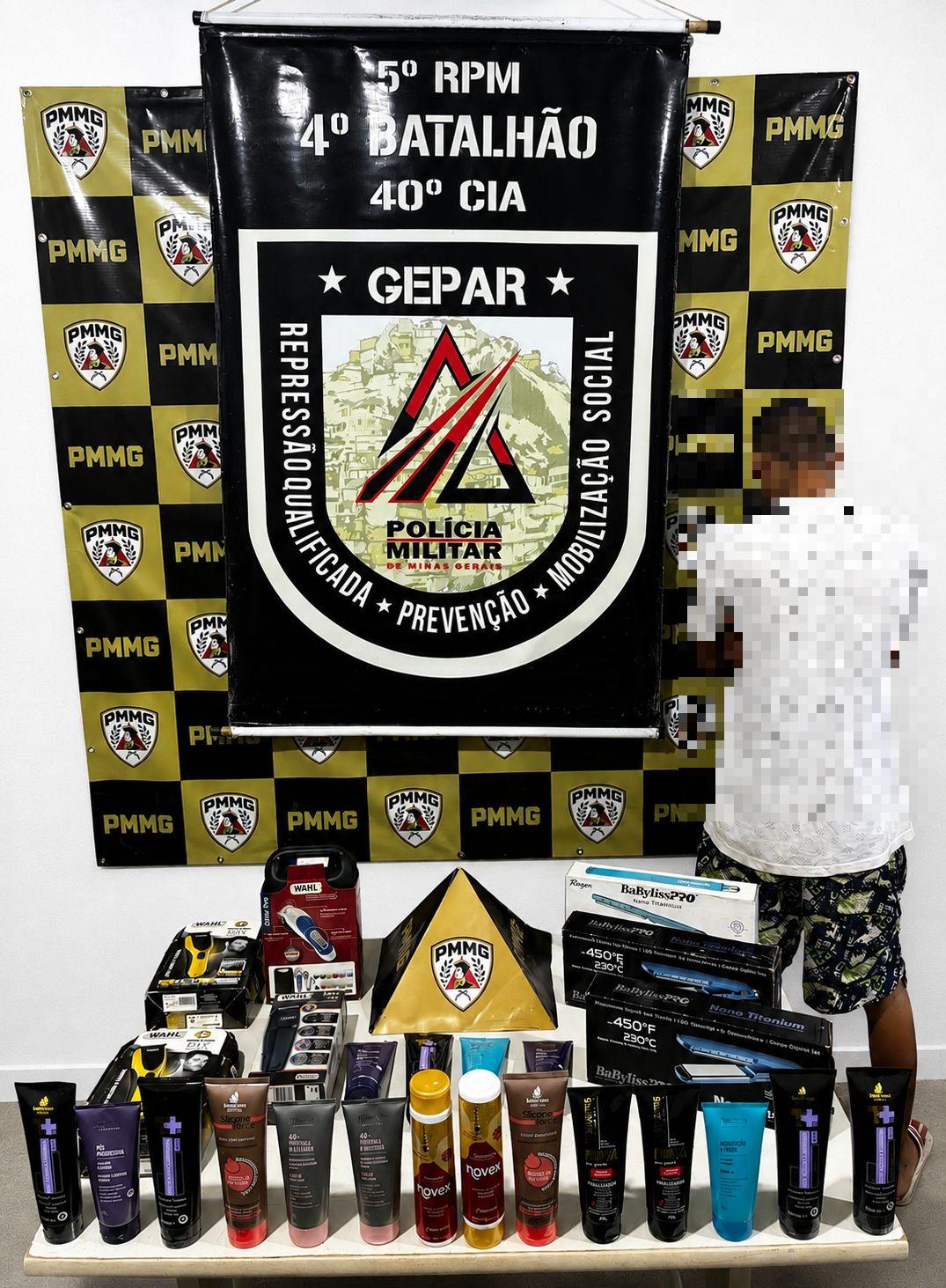 Produtos cosméticos e equipamentos furtados de loja foram recuperados pela Polícia Militar durante operação do Gepar no bairro Leblon (Foto/Divulgação)
