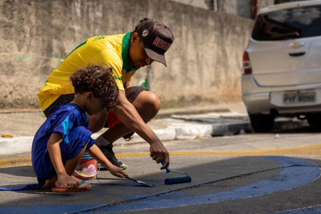A pintura de ruas, calçadas e muros é uma tradição em Uberaba (Foto/Reprodução)