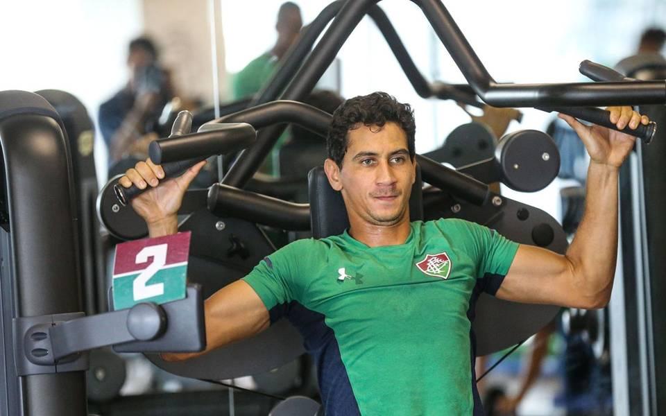 Meia ficará fora das próximas partidas enquanto define futuro para a sequência da temporada. (Foto/Lucas Merçon/FFC)