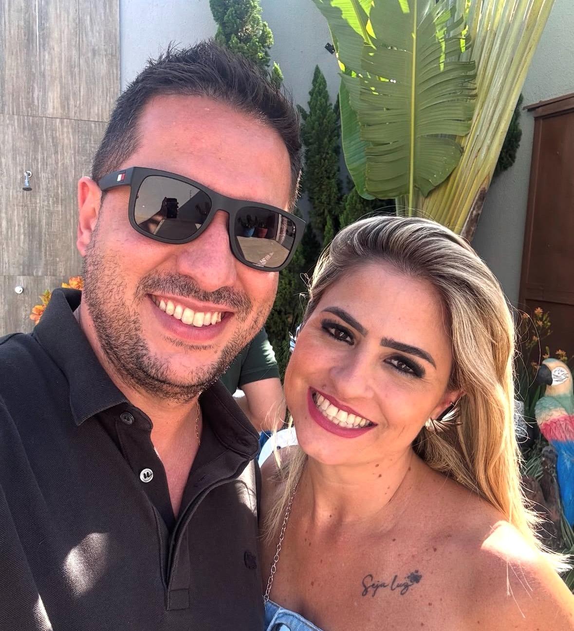 Fábio Lacerda celebra mais um ano de vida no dia 04/06. Parabéns! Na foto, ao lado de sua esposa, Larissa. (Foto/Divulgação)
