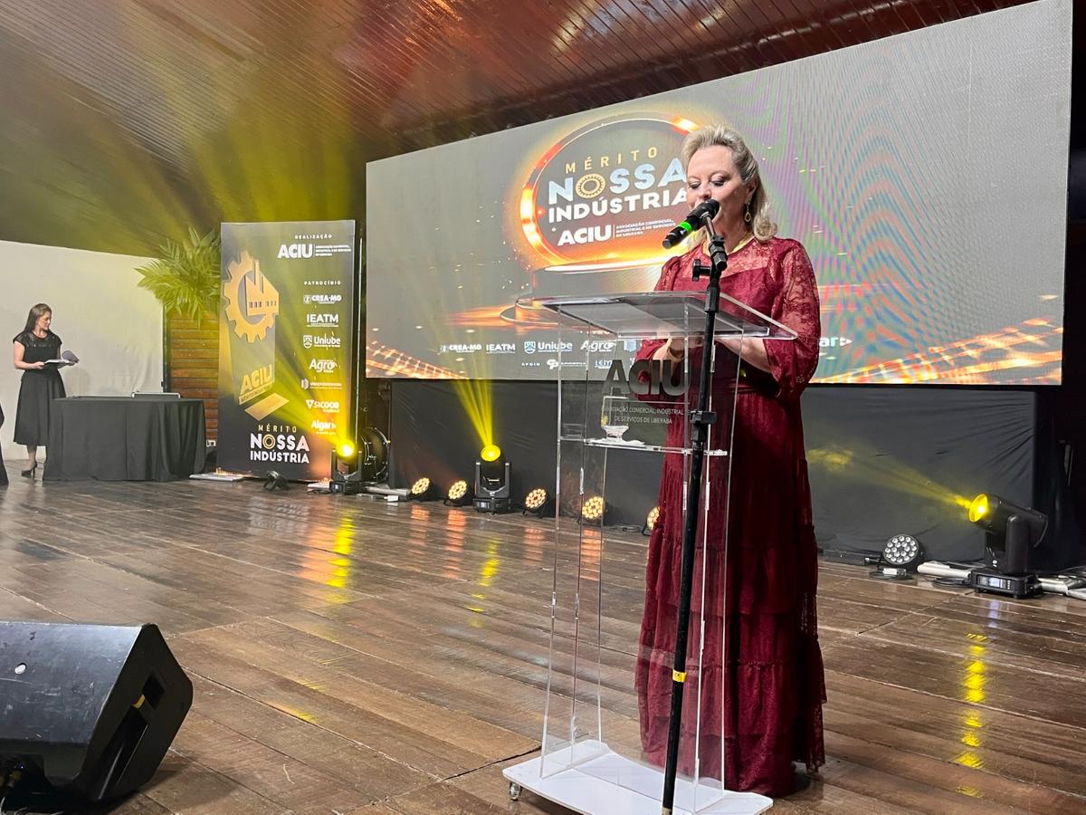A presidente da Aciu, Lídia Prata, reconheceu a importância das indústrias homenageadas para a economia de Uberaba (Foto/Divulgação)