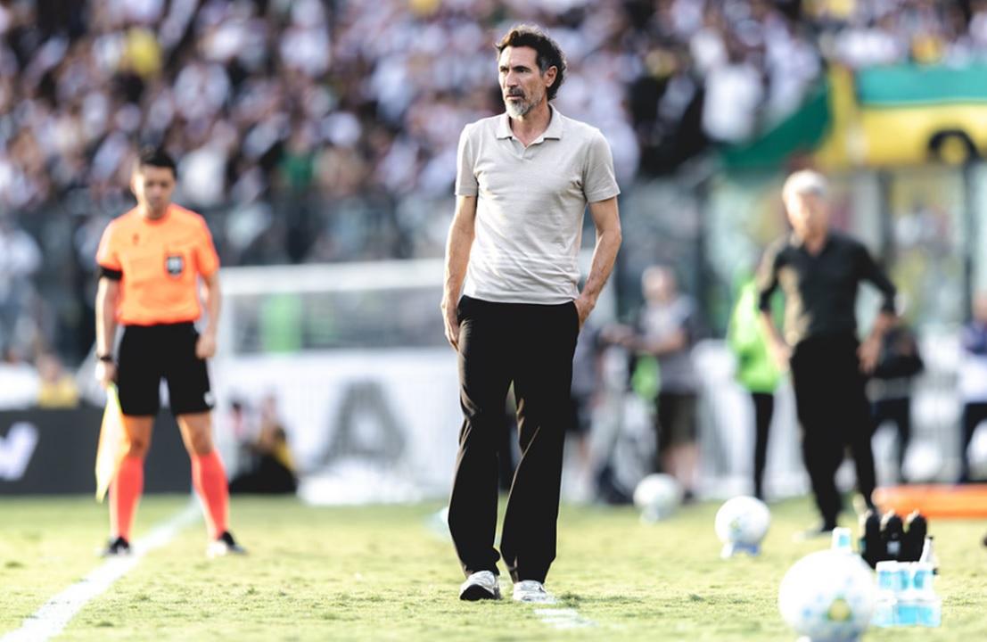 Comandante argentino valoriza melhora do Atlético-MG, mas defende contratações planejadas. (Foto/Pedro Souza/CAM)