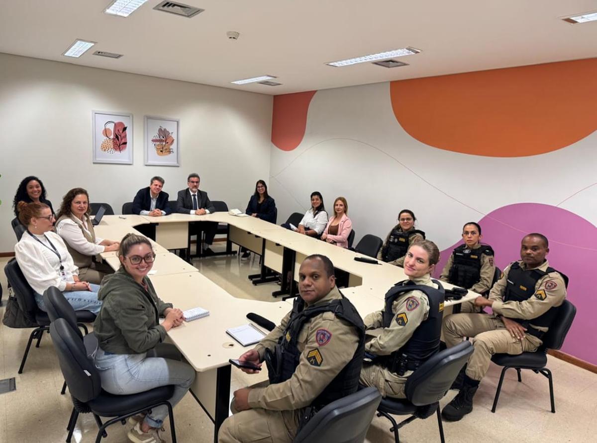 Reunião acerta detalhes da área do fórum de acolhimento a vítimas de violência (Foto/Divulgação)