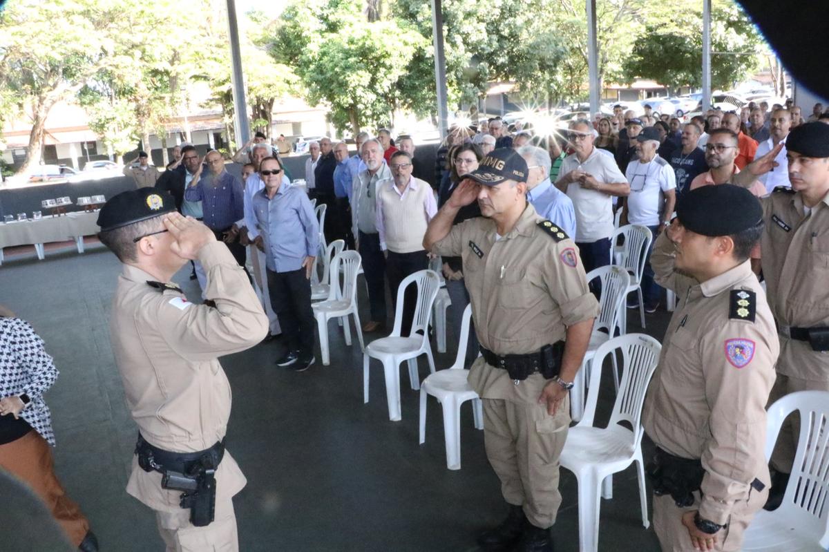 Militares da reserva participaram do tradicional Café dos Veteranos promovido pela 5ª Região da Polícia Militar na sede do 4º BPM, em Uberaba (Foto/Sergio Texeira/5ªRPM)