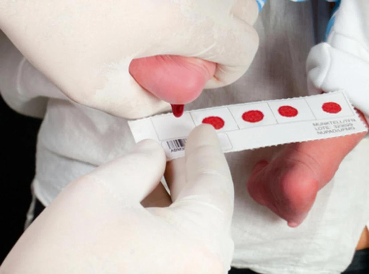 O teste do pezinho é um instrumento importante para o diagnóstico precoce das doenças raras (Foto: Denise Reis/Nupad-UFMG)