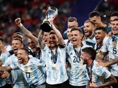 A Argentina aparece no topo com 1874.81 pontos. (Foto/Peter Cziborra/Reuters)