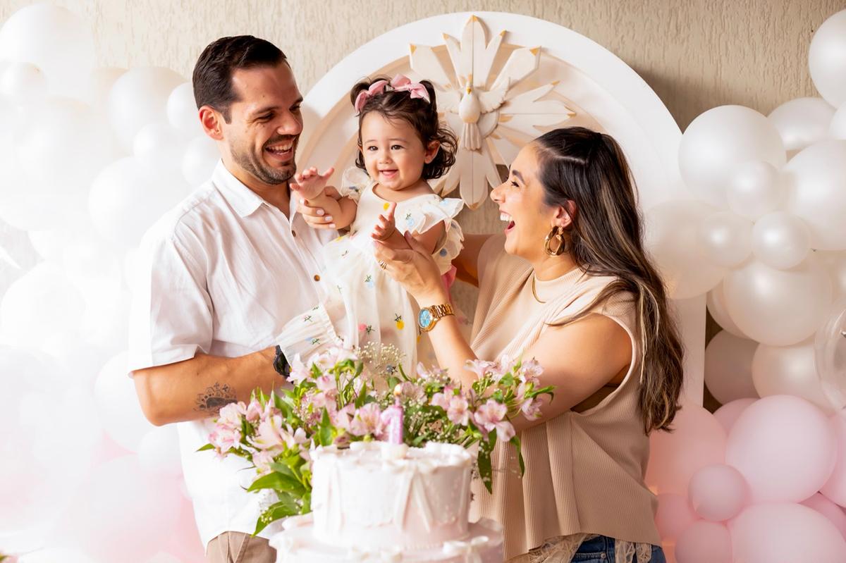 Parabéns para você! A pequena Liz comemorou seu 1º aninho de vida no dia 02/06, ao lado dos papais, Igor e Bárbara. Muitas felicidades, princesinha! (Foto/Arquivo pessoal)