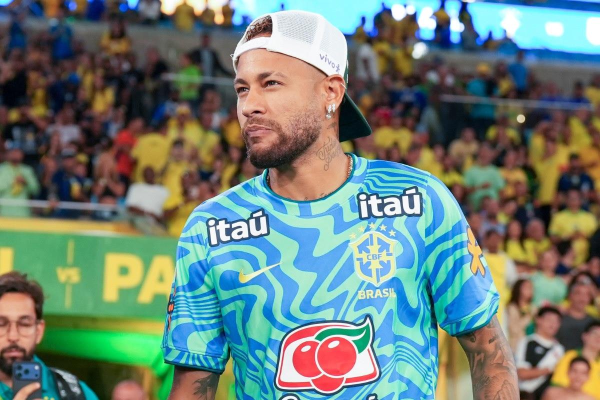 Neymar continua em tratamento na panturrilha direita e não participou da atividade com o grupo. (Foto/Raphael Ribeiro/CBF)
