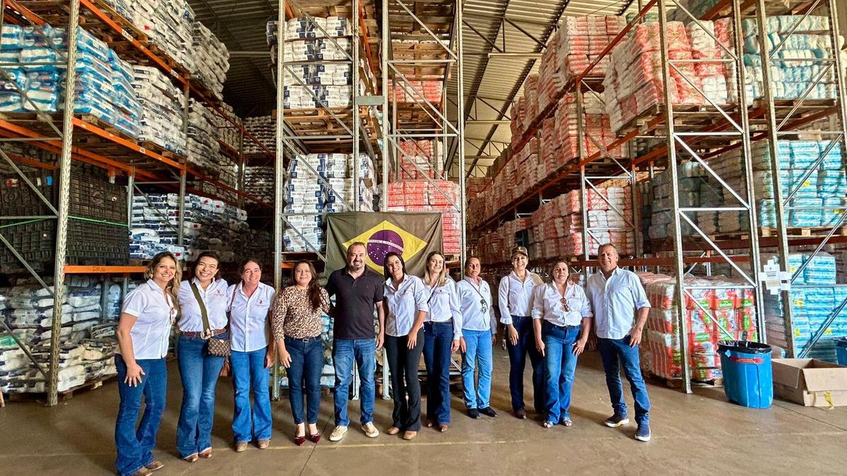 Comadres do Agro entregaram as fraldas no Leilão Império, onde foi realizado o Leilão Amigos do Bem (Foto/Arquivo pessoal)