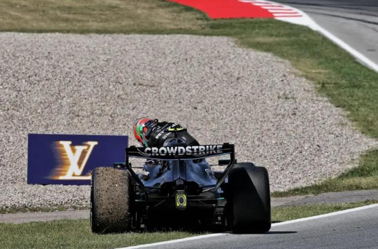 Antonelli deixa o W17 após falha elétrica encerrar sua corrida (Foto/Divulgação)