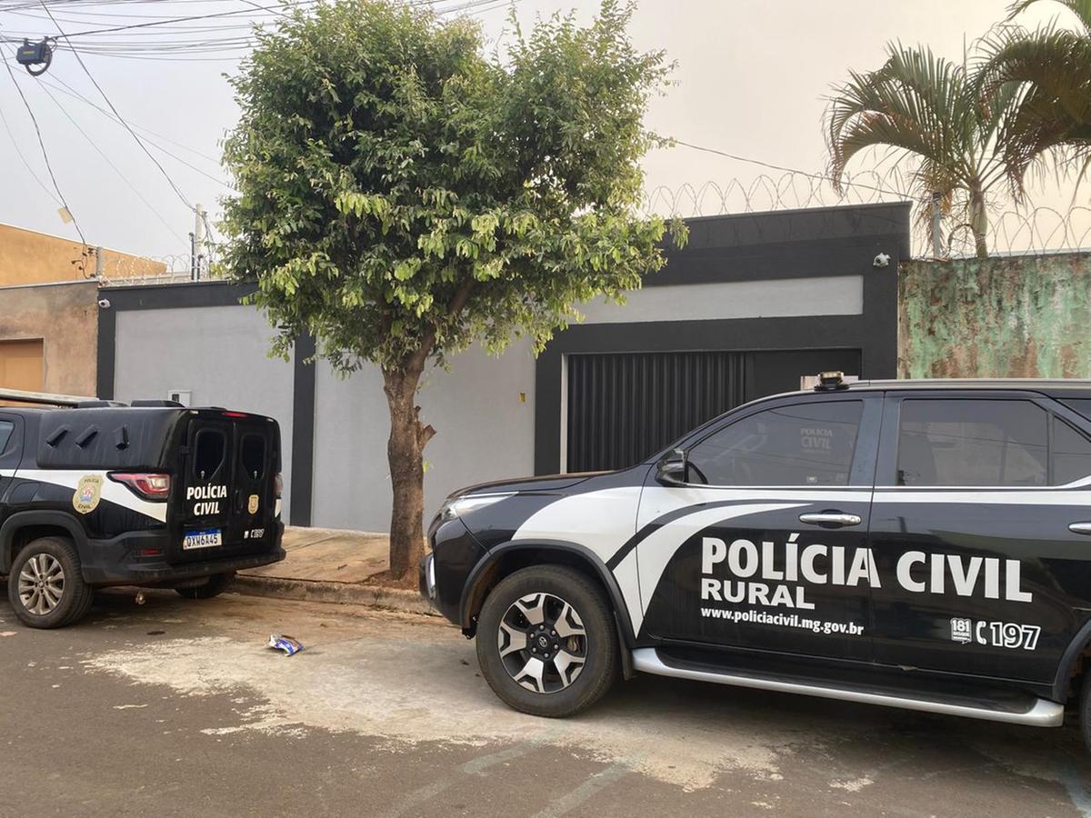 Um mandado de busca e apreensão foi cumprido na residência da investigada (Foto/Divulgação)