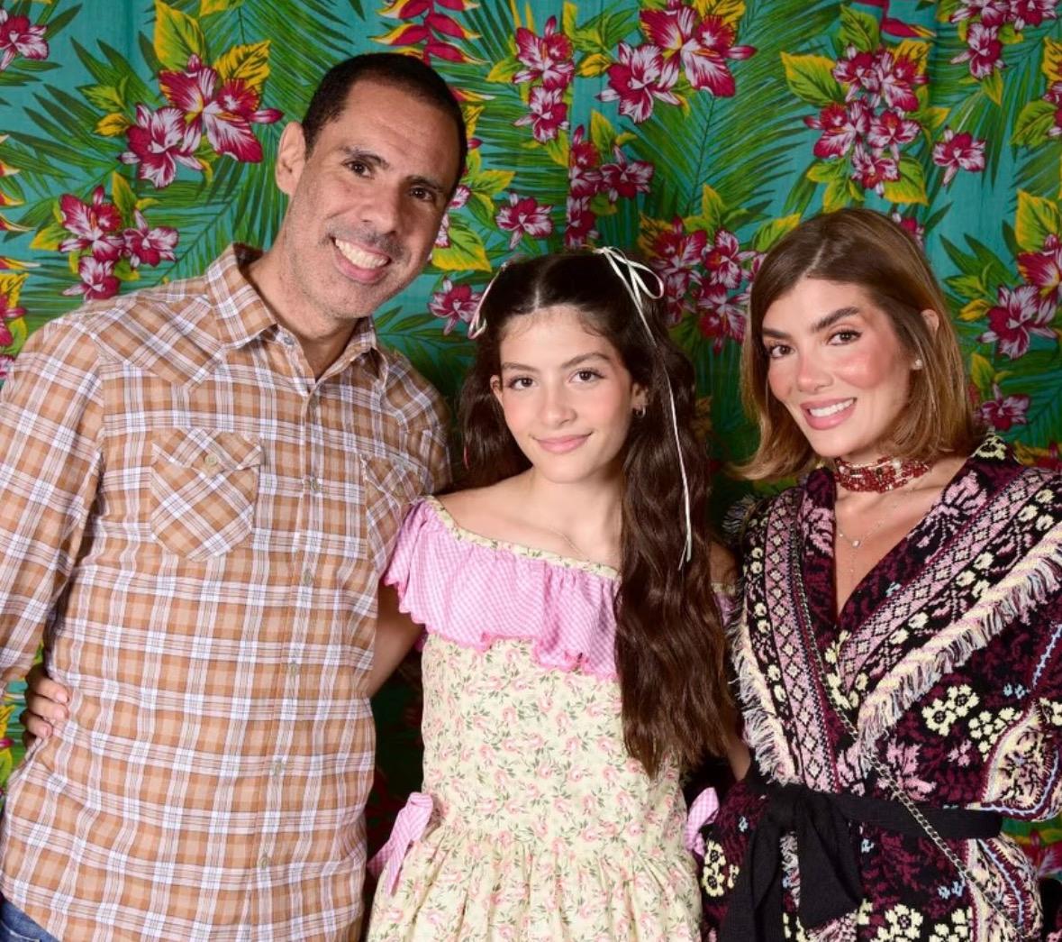 Gustavo Terra, Luísa e Lara Rocha, em clima de São João, esbanjando alegria e tradição (Foto/Reprodução)