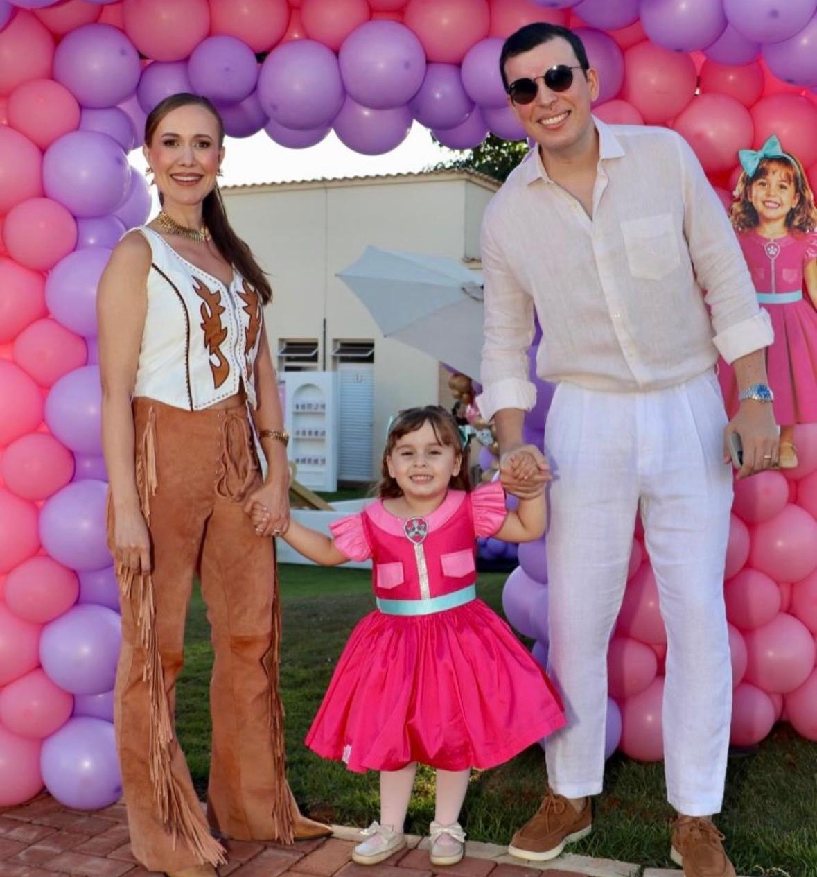 Jullyana Ribeiro e o marido, João Paulo Rocha, celebraram os 3 aninhos da pequena Melissa. Felicidades à família e muitas alegrias para a aniversariante! (Foto/Arquivo pessoal)