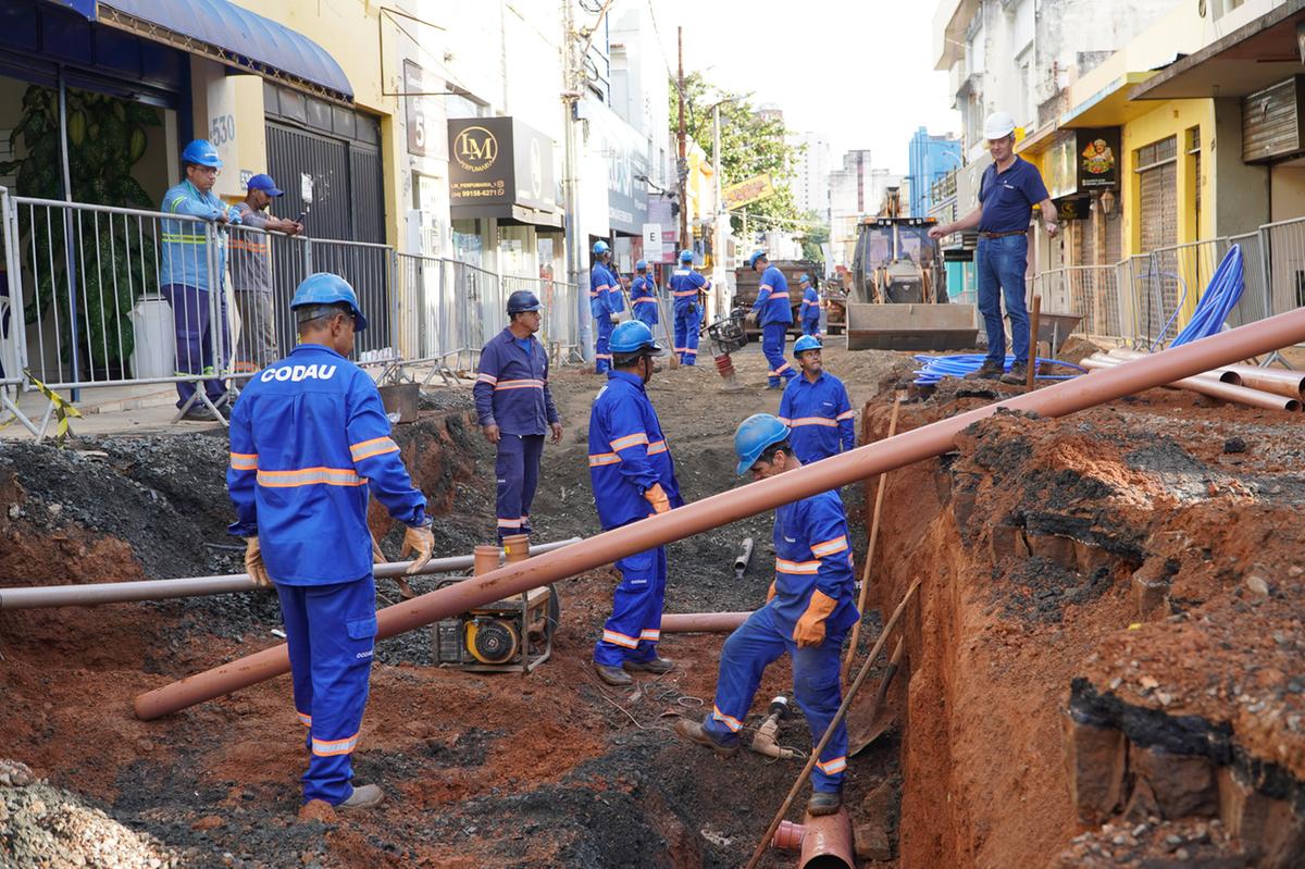 Equipes da Codau atuaram por quase três meses na rua Artur Machado, onde foram substituídas redes antigas de água e esgoto, implantada drenagem pluvial e padronizadas as ligações de água (Foto/Divulgação)