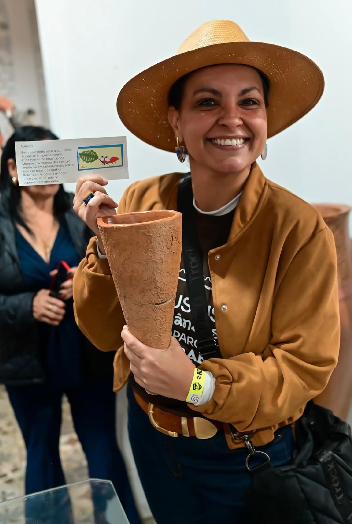 Gyzah Barros marcou presença na press trip de lançamento da Rota dos Museus Orgânicos do Geoparque Uberaba. Ela representa a agência Rotas Geoparque – Vivências e Turismo (Foto/Reprodução)