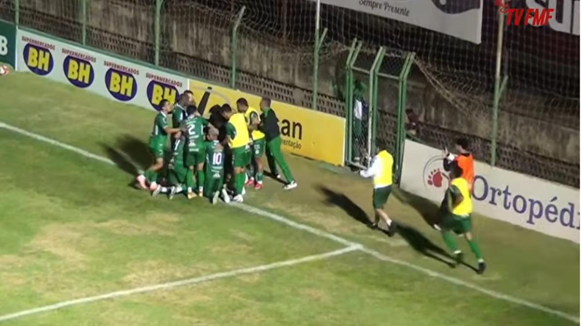 Jogadores comemoram muito o gol contra a Caldense (Foto/FMF)