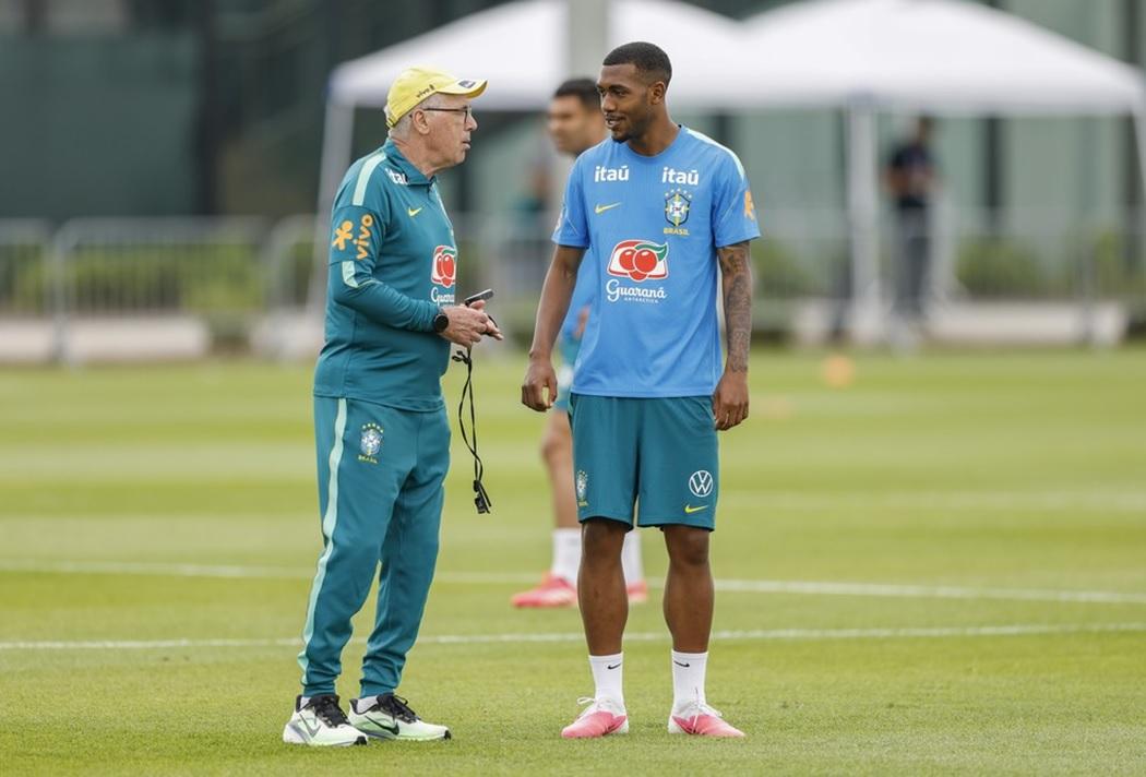 Rayan aparece como favorito para substituir Raphinha após treino da Seleção Brasileira. (Foto/Raphael Ribeiro)