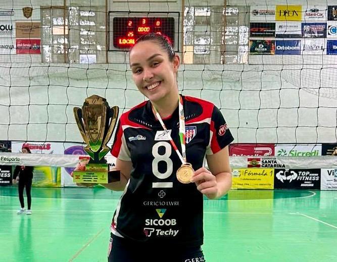 Malu Estevam, atleta uberabense, convocada para Seleção Brasileira de Vôlei Sub-19 (Foto/Divulgação)