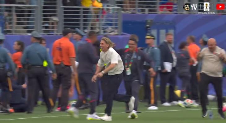 Equador comemora classificação com festa da torcida e emoção de jogadores (Foto/Reprodução Cazé TV)