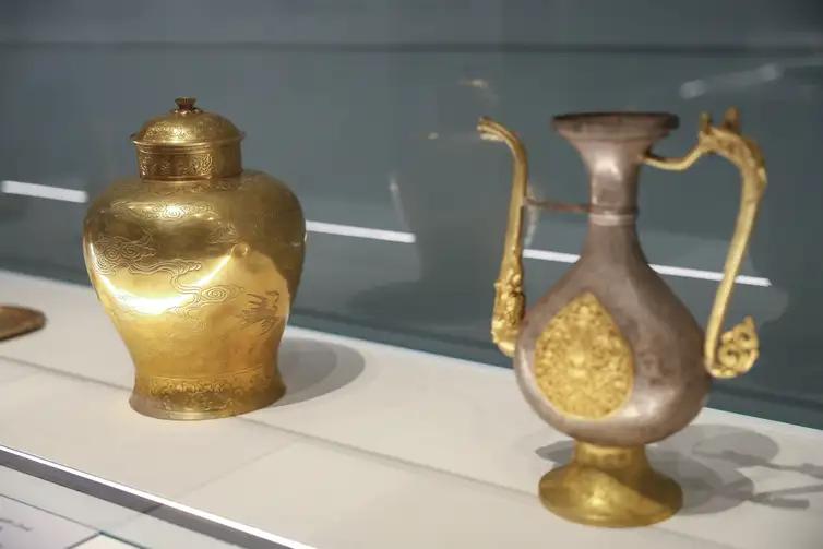 Exposição chama a atenção pela cerâmica, bronze, porcelana, ouro, prata, jade, pedras preciosas, laca e madeira (Foto: Tomaz Silva/Agência Brasil)
