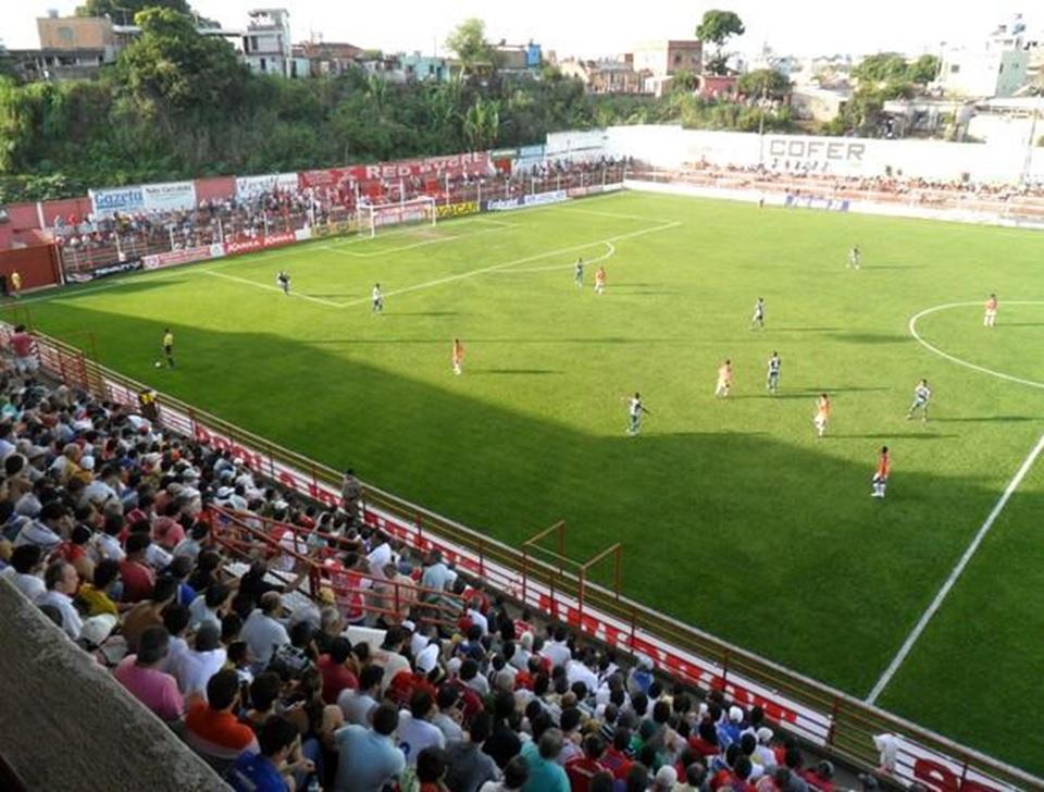 No Estádio Farião, o Guarani chegou aos oito pontos e voltou definitivamente à disputa por uma das vagas. (Foto/Globo Esporte)