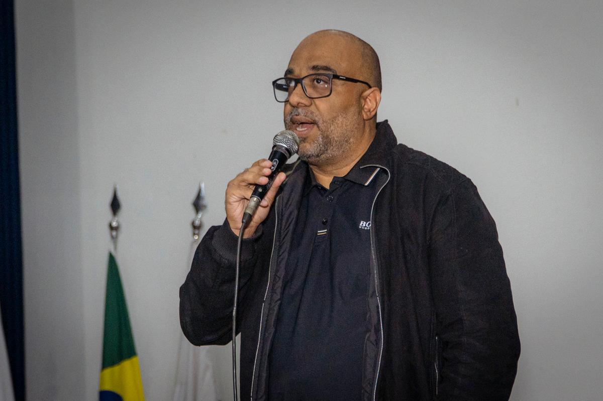 O secretário municipal de Administração, Ernani Neri, recepciona os 62 novos servidores empossados pela Prefeitura de Uberaba durante cerimônia realizada no Centro Administrativo (Foto/Alfredo Neto/PMU)
