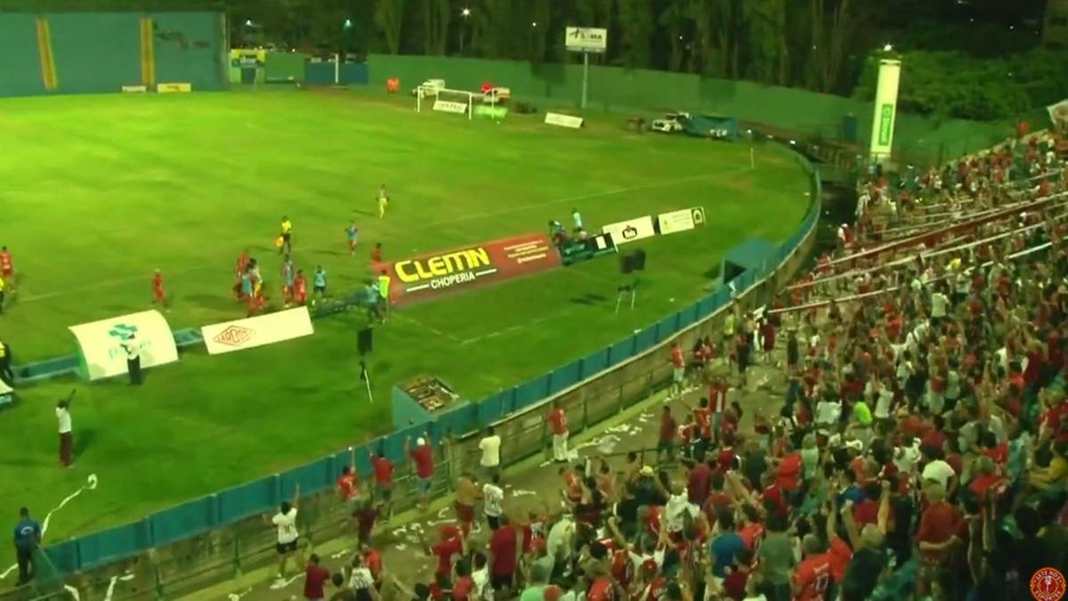 Torcida Colorada encheu-se de alegria. O USC só depende de si para se classificar para a próxima fase do Módulo II. (Foto/USC)