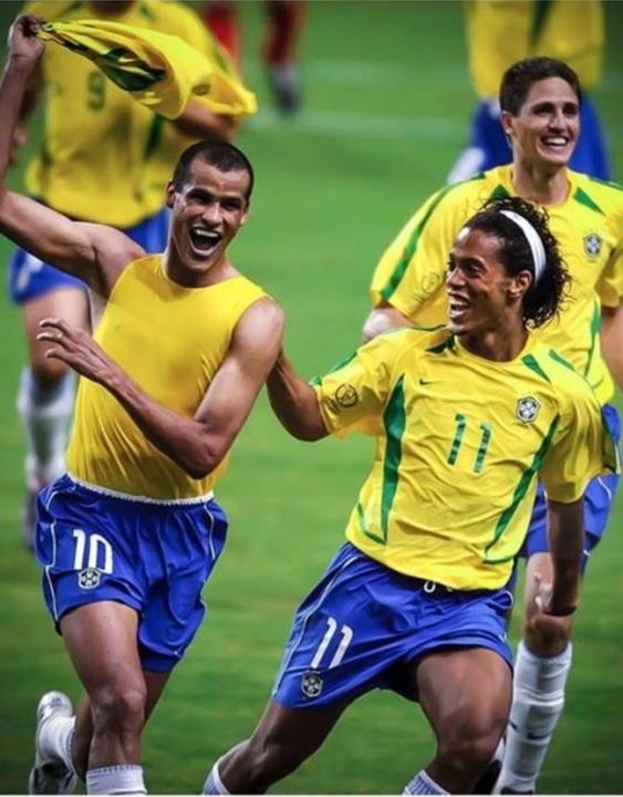 Rivaldo e Ronaldinho Gaúcho no Penta (Foto/Arquivo Ronaldinho Gaúcho)