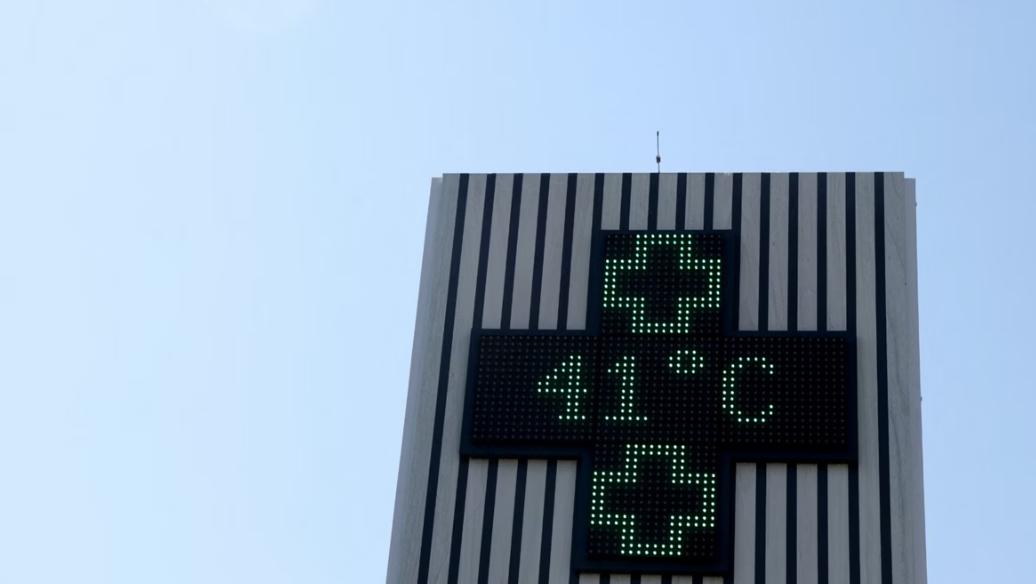 França vem enfrentando calor extremo, com temperaturas acima dos 40º, como essa registrada perto de Bordéus, em 17 de junho de 2026 (Foto/Divulgação)