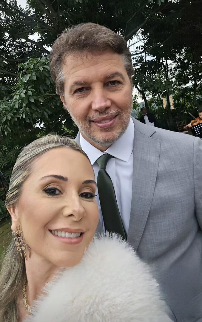 Beleza e elegância do casal Marcela Sabino e André Gebrim; ela fazendo sucesso com suas dicas de moda on-line (Foto/Arquivo pessoal)