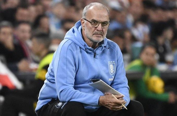 Marcelo Bielsa explicou por que Arrascaeta não atuou na Copa do Mundo. (Foto/Rede X)