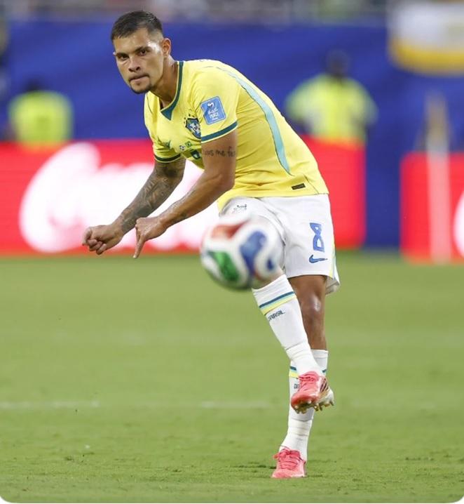 Para Douglas Ceconello do GE, a responsabilidade não deve recair apenas sobre Vinicius Júnior ou Bruno Guimarães (Foto/Raphael Ribeiro - CBF)