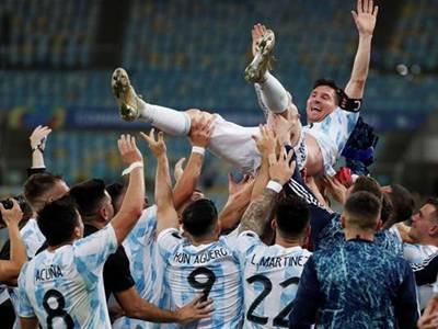 Um estupendo Messi, uma máquina de fazer gols da Argentina. (Foto/El Clarín)