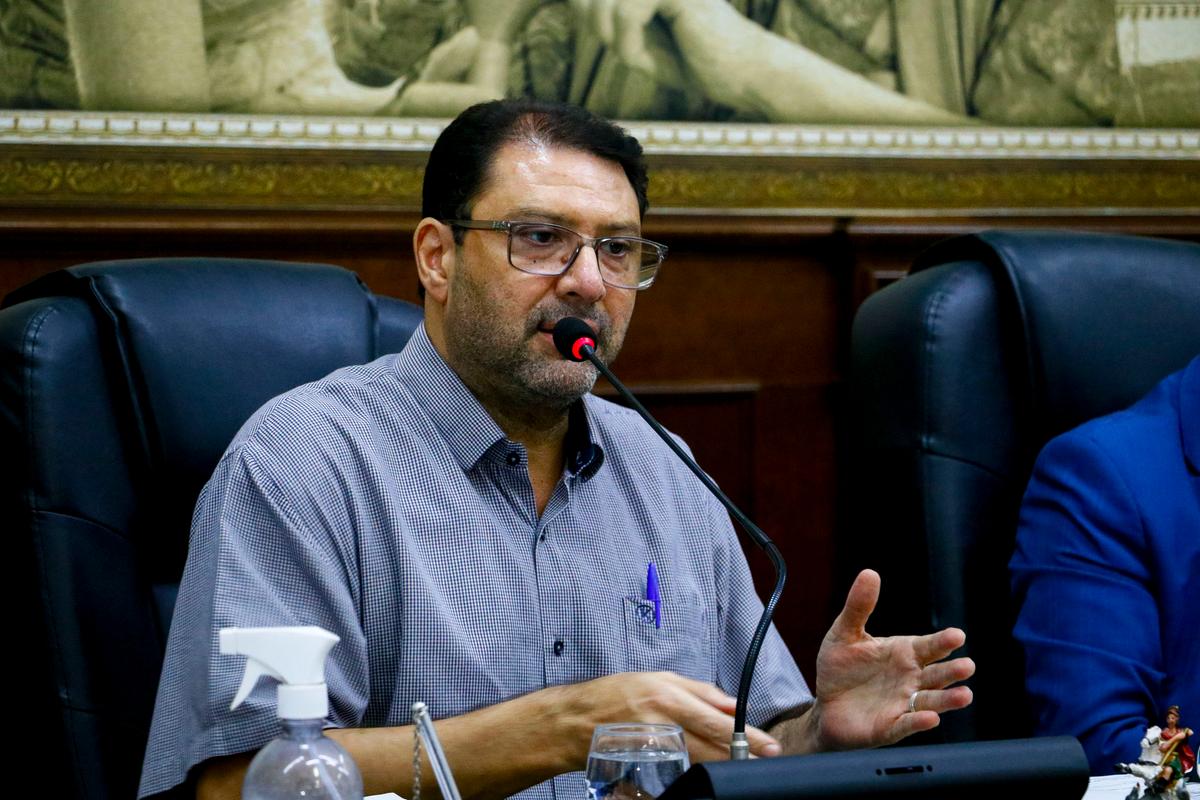 Durante a votação, o presidente da Funel, Carlos Dalberto Júnior, o Belzinho, afirmou que o modelo de concessão preserva o caráter público do Parque das Acácias (Foto/Rodrigo Garcia/CMU)