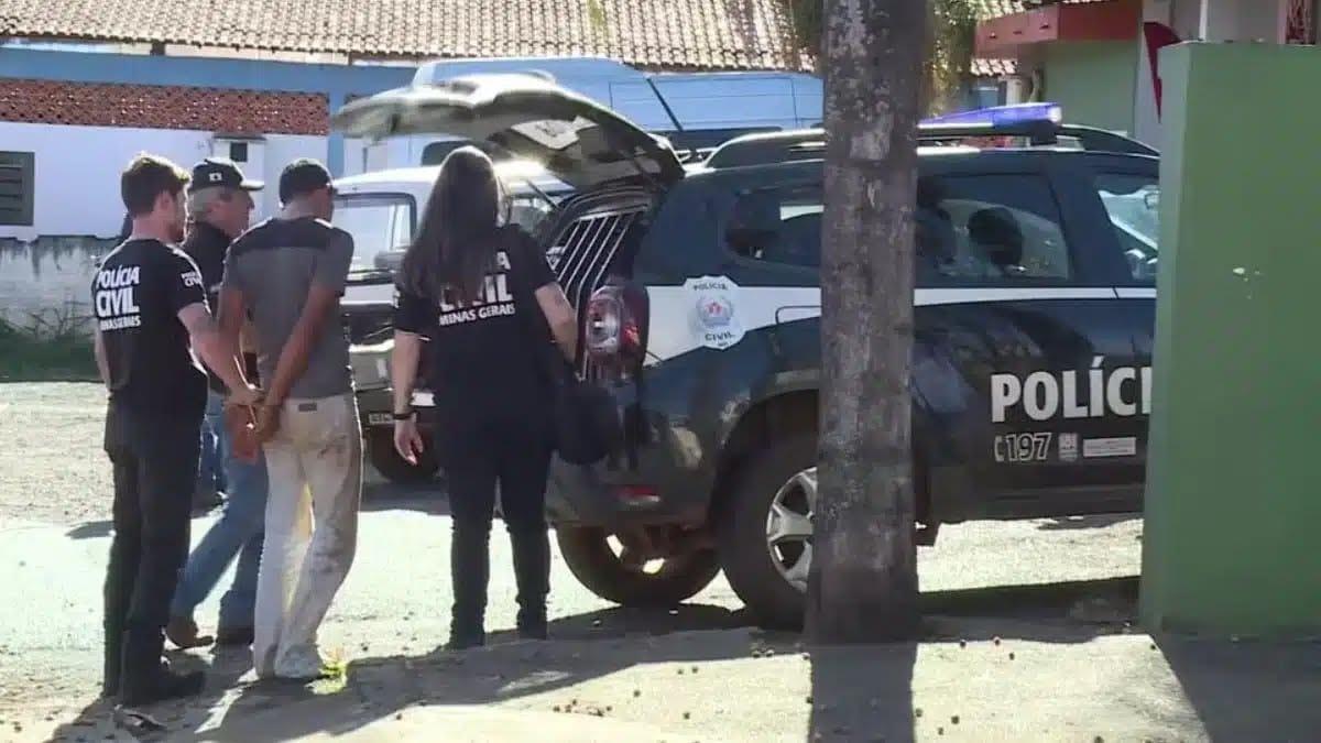 Operação da Polícia Civil de Minas Gerais em Pedregulho (SP) resultou na prisão de C.A.G.P., enquanto os policiais também tentavam cumprir um mandado de prisão contra o irmão dele, Thiago Gomes Pereira, desaparecido desde 21 de junho (Foto/Divulgação)