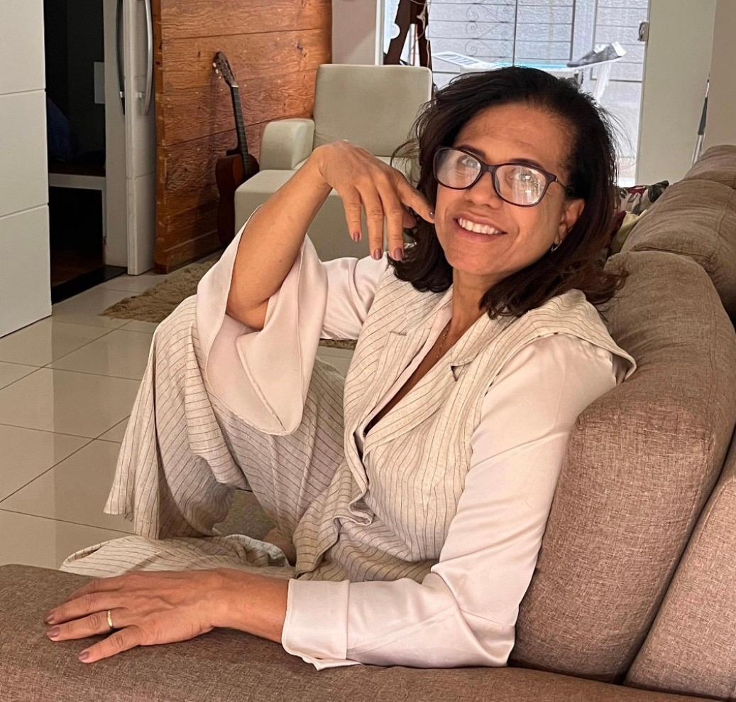 Elizabete Nogueira Januário é a aniversariante deste sábado, 11/07. Desejo muita saúde, paz e inúmeras realizações! (Foto/Divulgação)