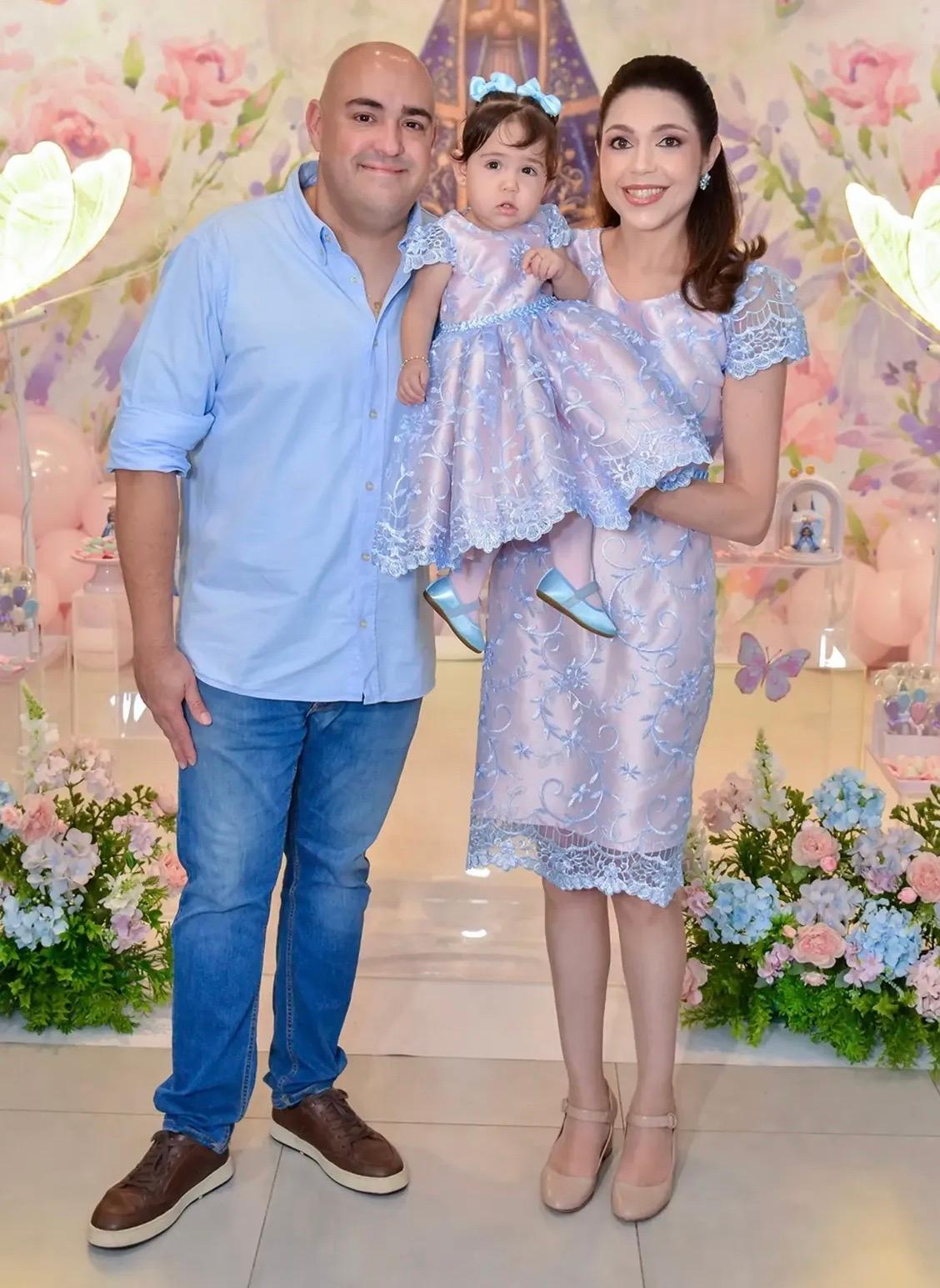 Tauana Martos e Lauro Camargos celebraram o primeiro aninho da pequena Helena. Que essa nova fase seja repleta de amor, saúde e momentos inesquecíveis! (Foto/Divulgação)